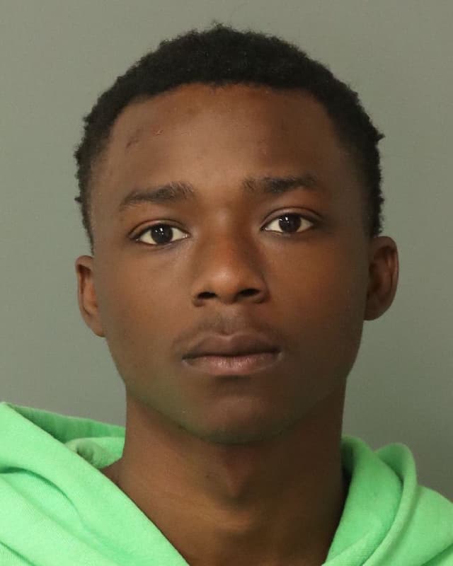 TESHON LYNDAVIAN CROWDER-GILCHRIS mugshot